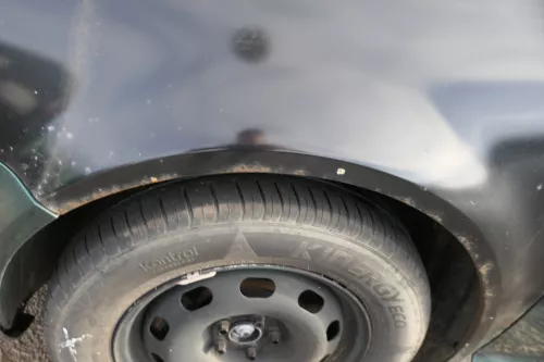 VW Golf 4 1J Kotflügel vorne links schwarz Rost (182578)