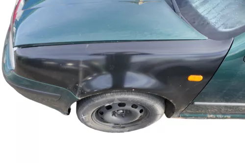 VW Golf 4 1J Kotflügel vorne links schwarz Rost (182578)