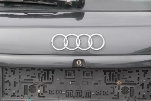 A3 8L bis Bj.ca1999 Heckklappe Kofferraumklappe Klappe hinten schwarz LZ9U Schei (182762)