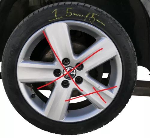 2x VW Golf Passat Reifen 205/45 ZR16 87W Sommerreifen 2x ca. 5mm NUR REIFEN