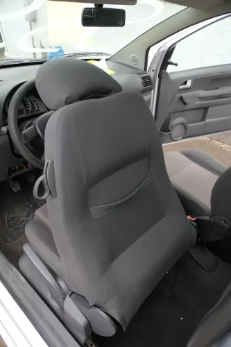 VW Fox Sitz Fahrersitz vorne links OHNEAirbag höhenverstellbar (183549)