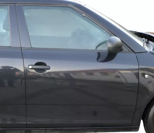 Fabia 5J Limousine Tür vorne rechts Beifahrertür schwarz LF9R - ohne Anbauteile