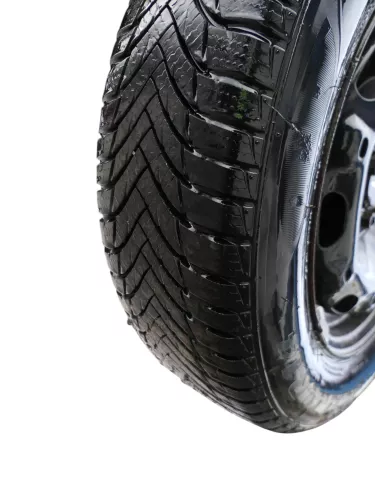 2x Skoda Fabia Felgen Reifen 165/70 R14 81T Winterreifen M&S 5jx14H2 ET35  6-7mm (183614)