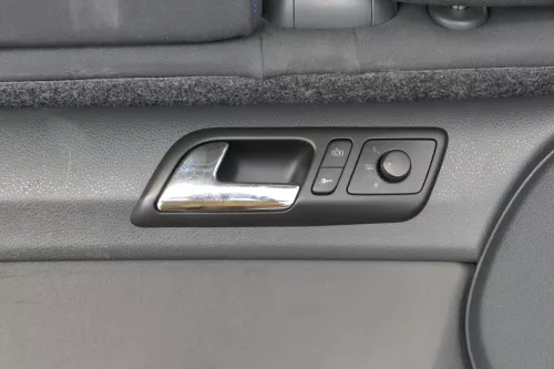 1x VW Polo 9N 9N3 Türverkleidung Verkleidung Tür vorne links  4/5-Türer dunkel (183801)