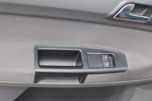 1x VW Polo 9N Türverkleidung Verkleidung Tür vorne links 2/3-Türer Griff Öffner (183820)