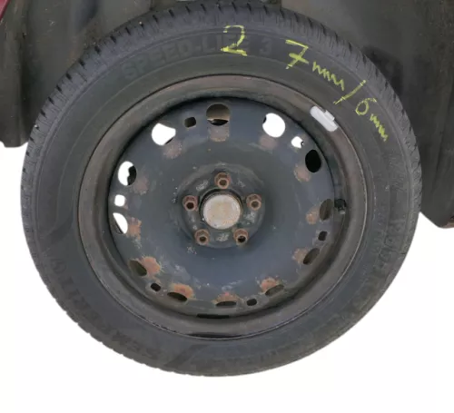 4x VW Polo 9N 6R Felgen Reifen 195/55 R15 85V Sommerreifen ca. 4-6mm (183832)