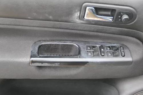 1x Golf 4 Bora Türverkleidung Verkleidung Tür vorne links 4/5-Türer schwarz (183874)