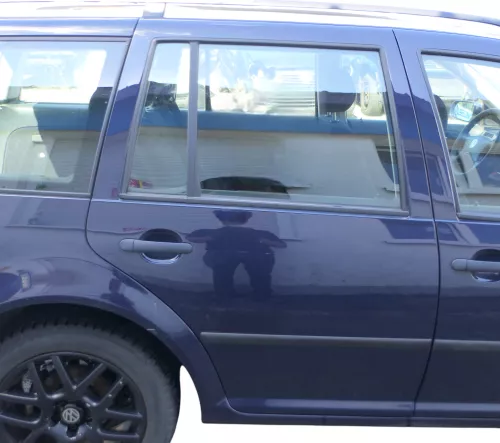 VW Golf 4 Bora Tür hinten rechts nur Kombi / Variant blau LA5G -ohne Anbautei