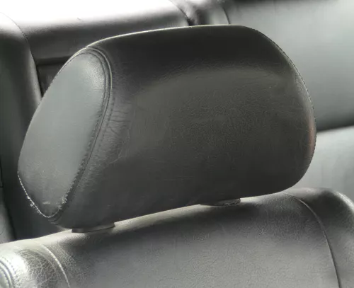 1x Audi A3 8L Kopfstütze vorne (rechts / links) Leder schwarz