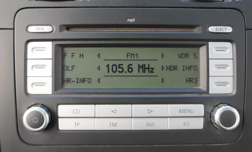 VW Golf 5 V Plus 6 VI Touran Caddy CD Radio RCD 300 1K0035186R mit Code  MP3