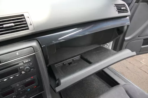 Audi A4 8E B7 Handschuhfach Griff für Handschuhfachdeckel Deckel Klappe schwarz (184066)