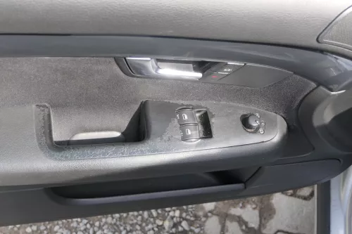 1x A4 8E B6 Türverkleidung Verkleidung Tür vorne links soul schwarz -ohne Schalt (184070)