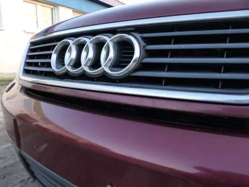 Audi A6 4B Motorhaube Klappe vorn (bis ca. Ende 2001) rot LZ3L mit Grill (184084)