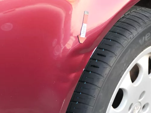 Audi A6 4B Kotflügel vorne links rot LZ3L (bis ca.Mitte 2001 passend   - DELLE (184087)