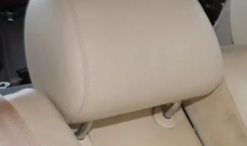 1x A4 B5 A6 4B Kopfstütze hinten Mitte Leder vanille gelb Perlnappaleder (184107)