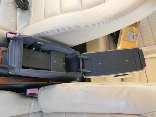 Audi A6 4B C5 Mittelarmlehne Armlehne Leder vanille / onyx perlnappaleder gelb (184115)