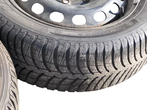 4x Audi A4 8E A6 4B Felgen 205/55 R16 91H Winterreifen Reifen 4-8mm (184143)