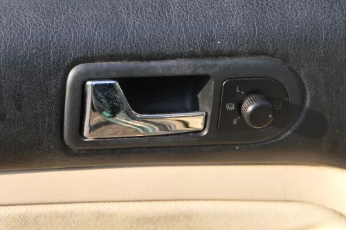 1x Golf 4 Bora Türverkleidung Verkleidung Tür vorne links 4/5-Türer hellbeige (184184)