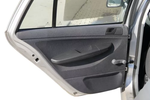 1 x Fabia 6Y Kombi Türverkleidung Verkleidung Tür hinten links schwarz anthrazit