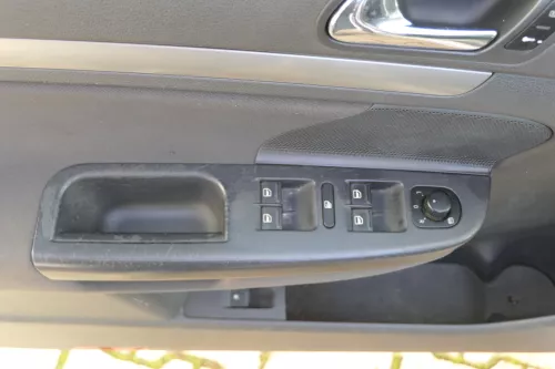 1x Golf 5 Limousine Türverkleidung Verkleidung Tür vorn links 4/5Türer Lautspre (184429)