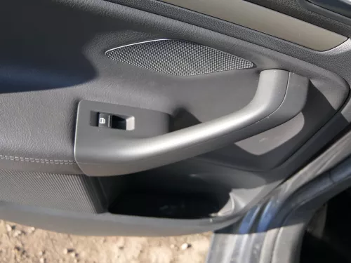 1x Golf 5 Limousine Türverkleidung Verkleidung Tür hinten links 4/5-Türer Leder (184457)