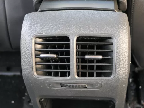 VW Golf 5 / 6 Mittelarmlehne Armlehne Lehne Mitte verschiebar Leder schwarz (184467)