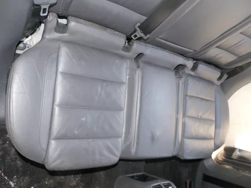 VW Golf 5 V Sitz Sitze hinten Rückbank Rücksitzbank 3 Punkt Gurt Lehne Leder (184468)