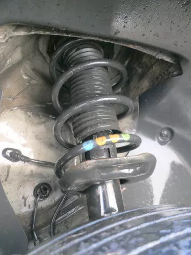 1x VW Golf 6 5K Federbein Stoßdämpfer Feder vorne Federn Benziner 1K0413031BF