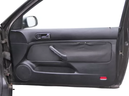 VW Golf 4 2/3-Türer Türverkleidung Verkleidung Tür vorne rechts schwarz
