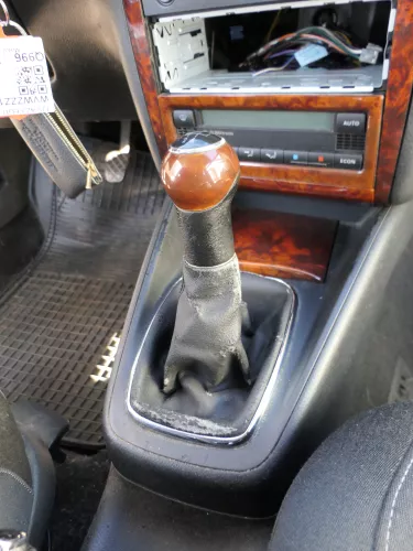 Golf 4 Bora Schaltknauf Schaltsack schwarz TDI Holz Dekor wurzelnuss klein (184605)