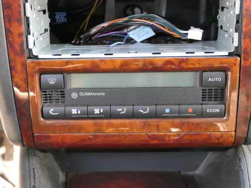 Golf 4 Bora Mittelkonsole Verkleidung um Radio Dekor Holz wurzelnuss 2WE Blende (184606)