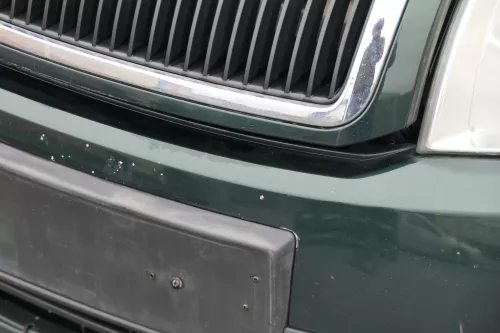 Skoda Fabia 6Y Stoßstange Stoßfänger vorne silber grün LF8C 2000-2004 (184735)