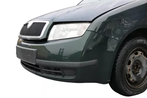 Skoda Fabia 6Y Stoßstange Stoßfänger vorne silber grün LF8C 2000-2004 (184735)