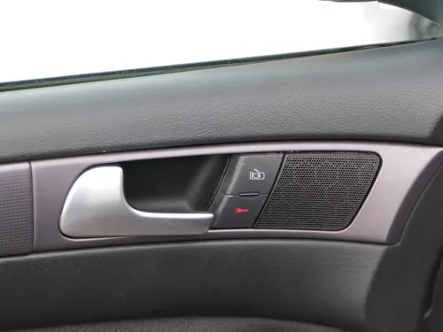 1x A6 4B Türverkleidung Verkleidung Tür vorne links schwarz soul Bose Leder (184978)