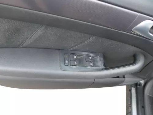 1x A6 4B Türverkleidung Verkleidung Tür vorne links schwarz soul Bose Leder (184978)