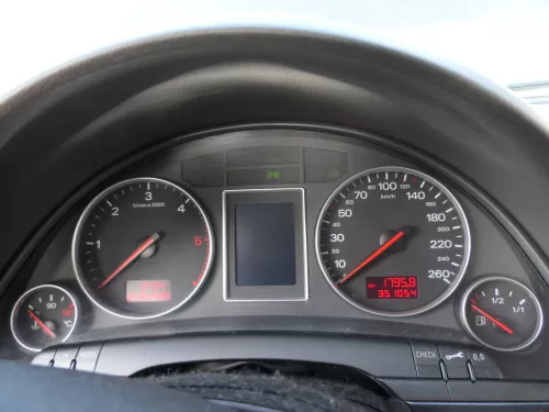 Audi A4 8E B6 Tacho Tachometer Kombiinstrument 351.000km 8E0920900M TDI Diesel
