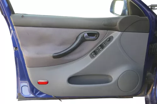 1x Leon 1M Toledo Türverkleidung Verkleidung Tür vorne links grau schwarz Griff