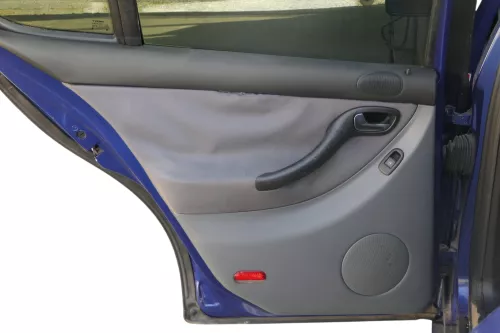 1x Leon 1M Toledo Türverkleidung Verkleidung Tür hinten links grau Griff