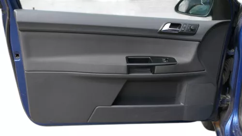 1x VW Polo 9N Türverkleidung Verkleidung Tür vorne links 2/3-Türer Griff Öffner
