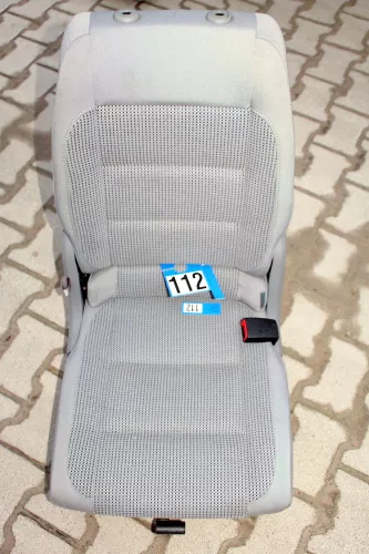 VW Touran Sitz hinten rechts grau (hinterm Beifahrersitz) Rücksitz