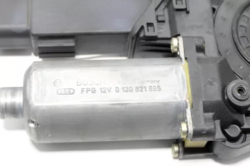 VW Passat 3B ektrischer Fensterheber vorne links 0130821695 Fensterhebermotor (166469)