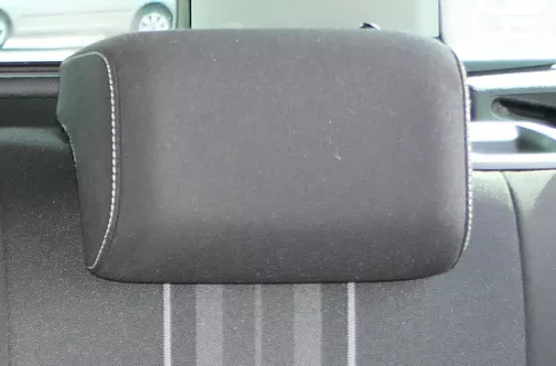 1x VW Golf 7 Kopfstützen Kopfstütze hinten rechts oder links schwarz weiße Nähte