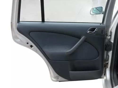 1x Octavia 1U Kombi Türverkleidung Verkleidung Tür hinten links