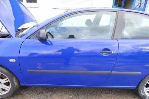 Seat Ibiza 6L Tür Fahrertür 2/3-Türer vorne links blau LS5G ohne Anbautei