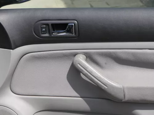 VW Golf 4 2/3-Türer Türverkleidung Verkleidung Tür vorne rechts - grau (185736)