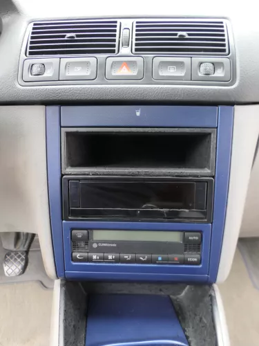 Golf 4 Bora Mittelkonsole Verkleidung um Radio 1j1858069G Dekor blau Generation