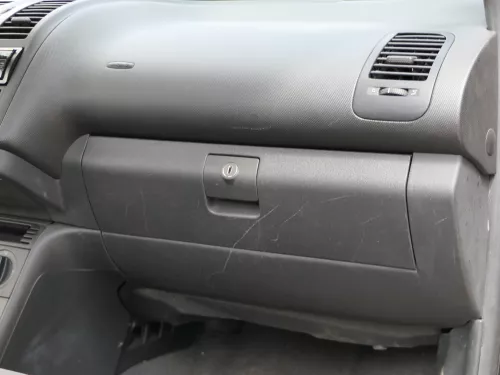 VW Lupo Seat Arosa Handschuhfach Fach Griff Klappe schwarz 6E1857101 Kratzer