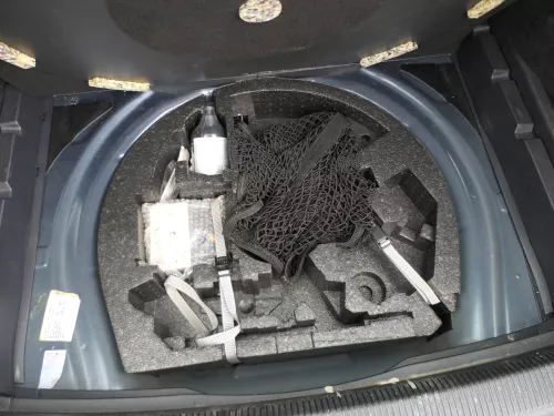 VW Golf 5 1K Bordwerkzeug Pannenset MIT Wagenheber für KeinNotrad Styropor