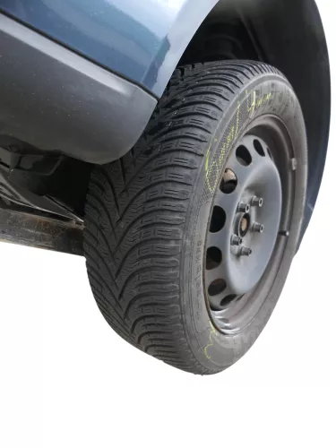 2x VW Passat 3C Golf Reifen Winterrreifen M&S 205/55 R16 91H Felgen 4-6mm (186073)