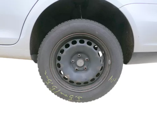 2x VW Passat 3C Golf Reifen Winterrreifen M&S 205/60 R16 92H Felgen 5,5-6mm (186087)